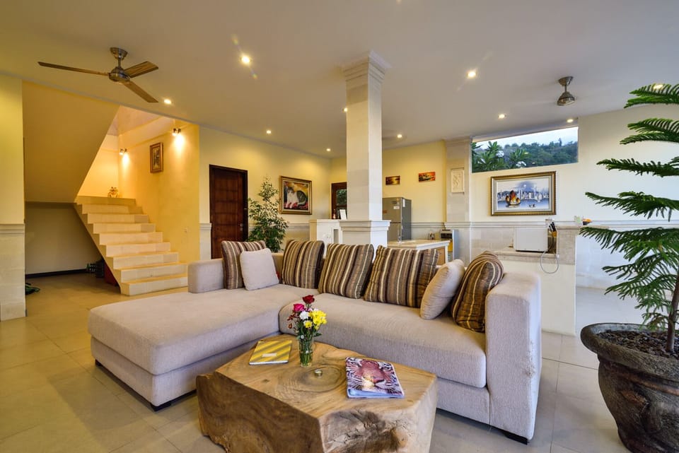 3 Bedroom Paradise With Amazing Views!