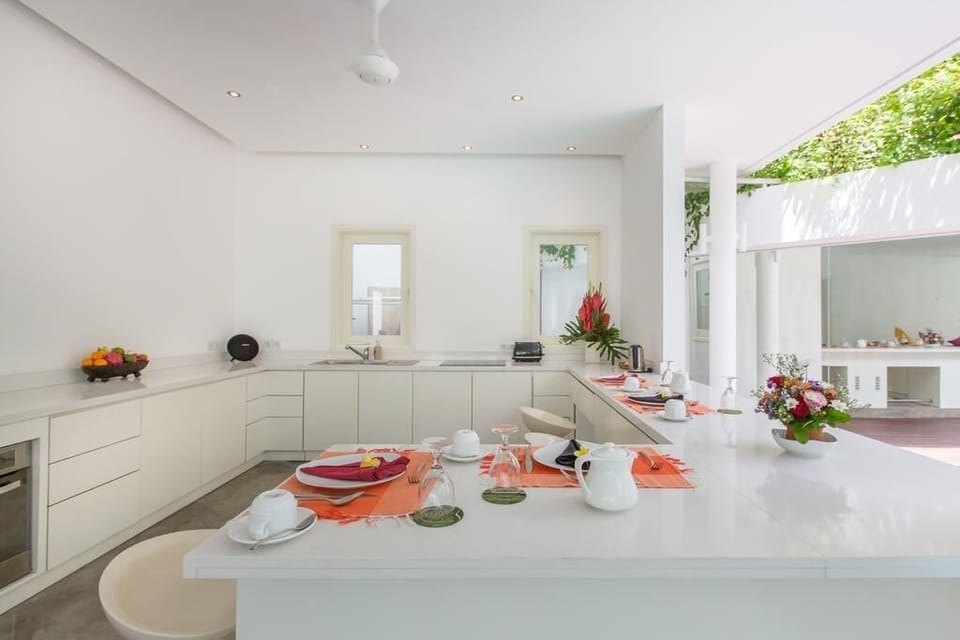 3 BR LSRN Modern Villa Seminyak 