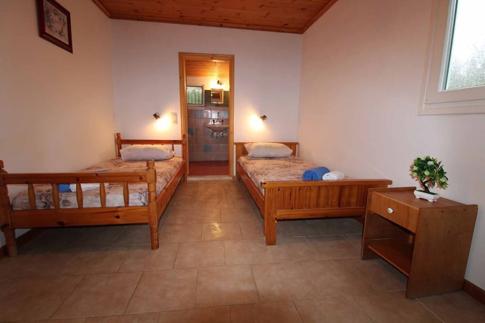 White House Pagoi Apartment Bedroom