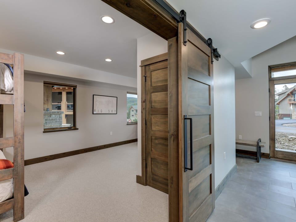 Homestead Chalet 12 Claim Jumper, Entry, 2