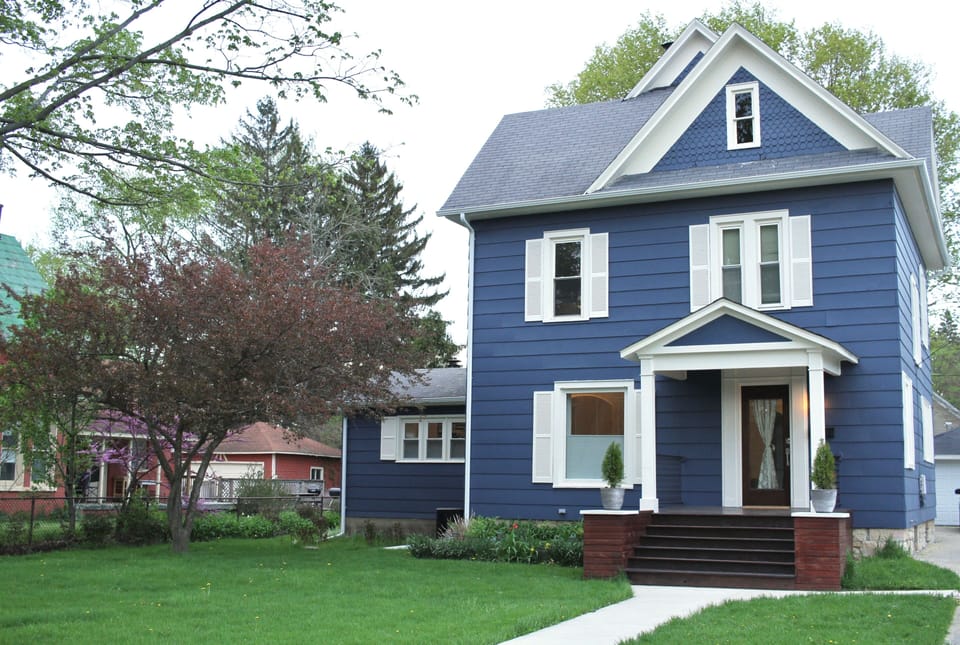 Welcome! Stately entrance w/steps to the front door. Large front yard.