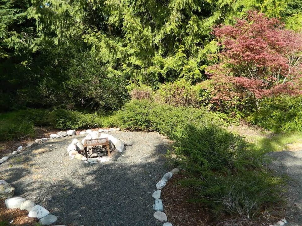 Outdoor firepit