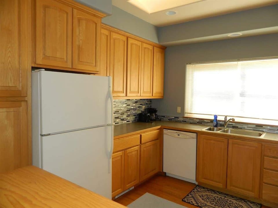 Fridge and dishwasher