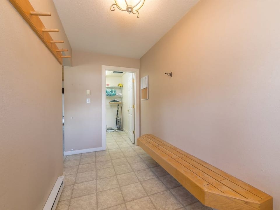 Entryway | Main Level