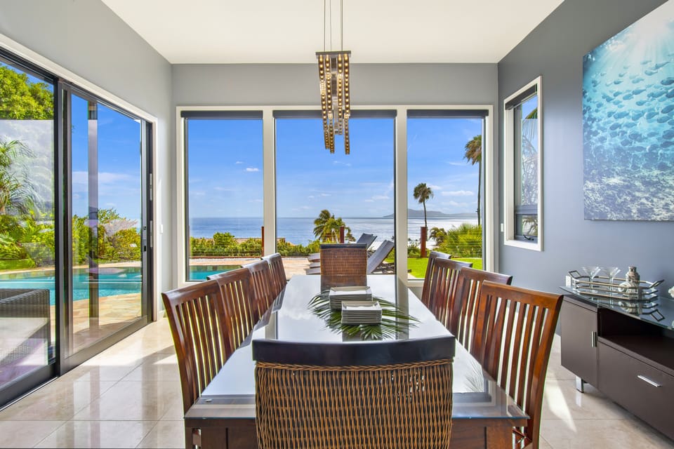 Feast for 10, framed by stunning vistas!