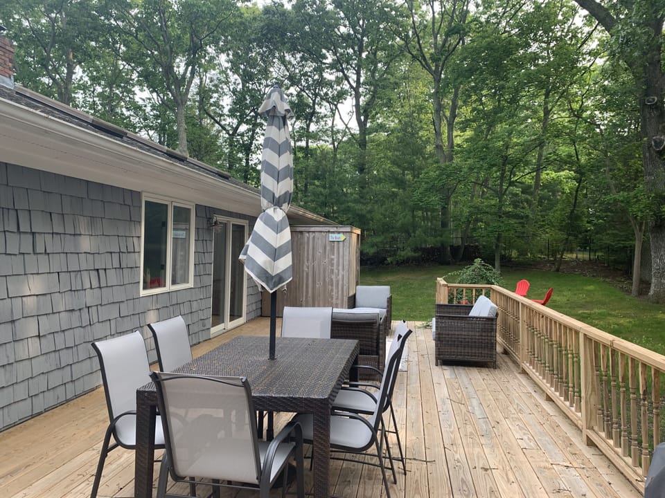 Grill + outdoor dining / furniture to dine al fresco!