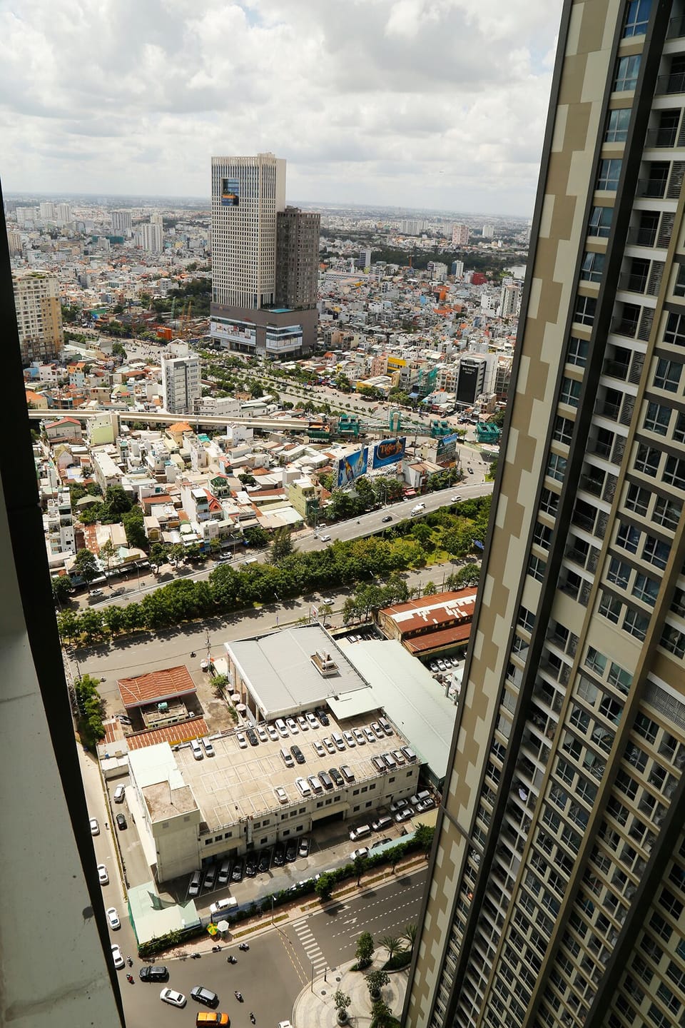 Fabulous View from 33rd floor, 1BR