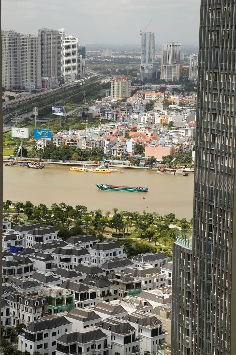 Fabulous View from 33rd floor, 1BR