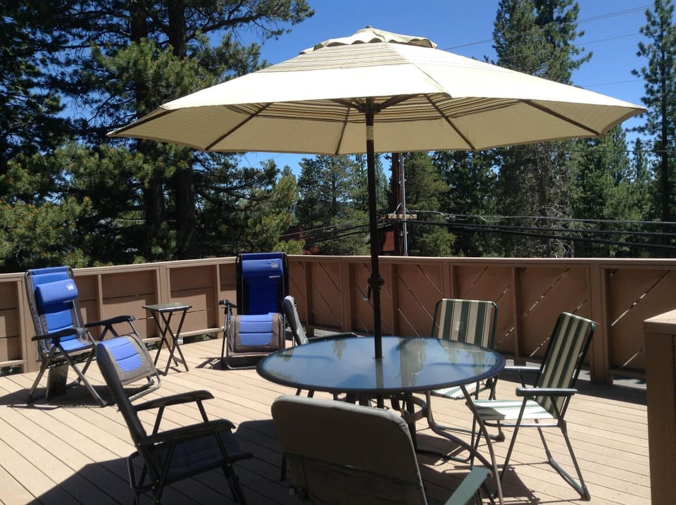 Sunny deck with Weber natural gas grill- no propane bottles!
