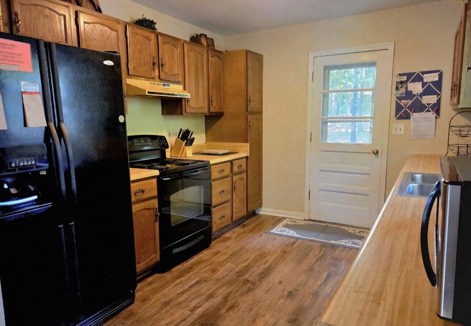 Cozy, well-organized kitchen for quick meals and gatherings.