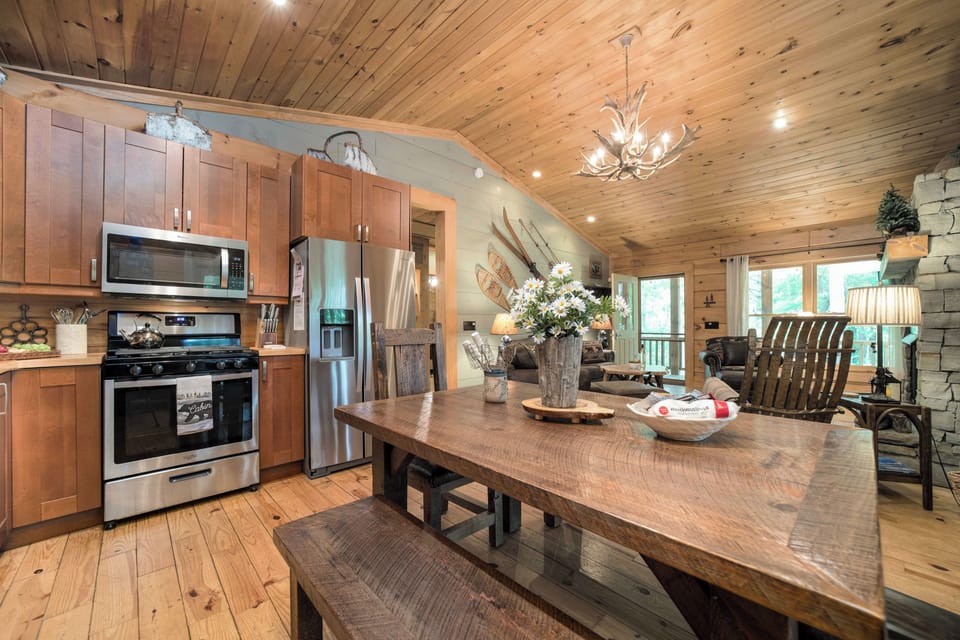 Dining Area | Dishware & Flatware