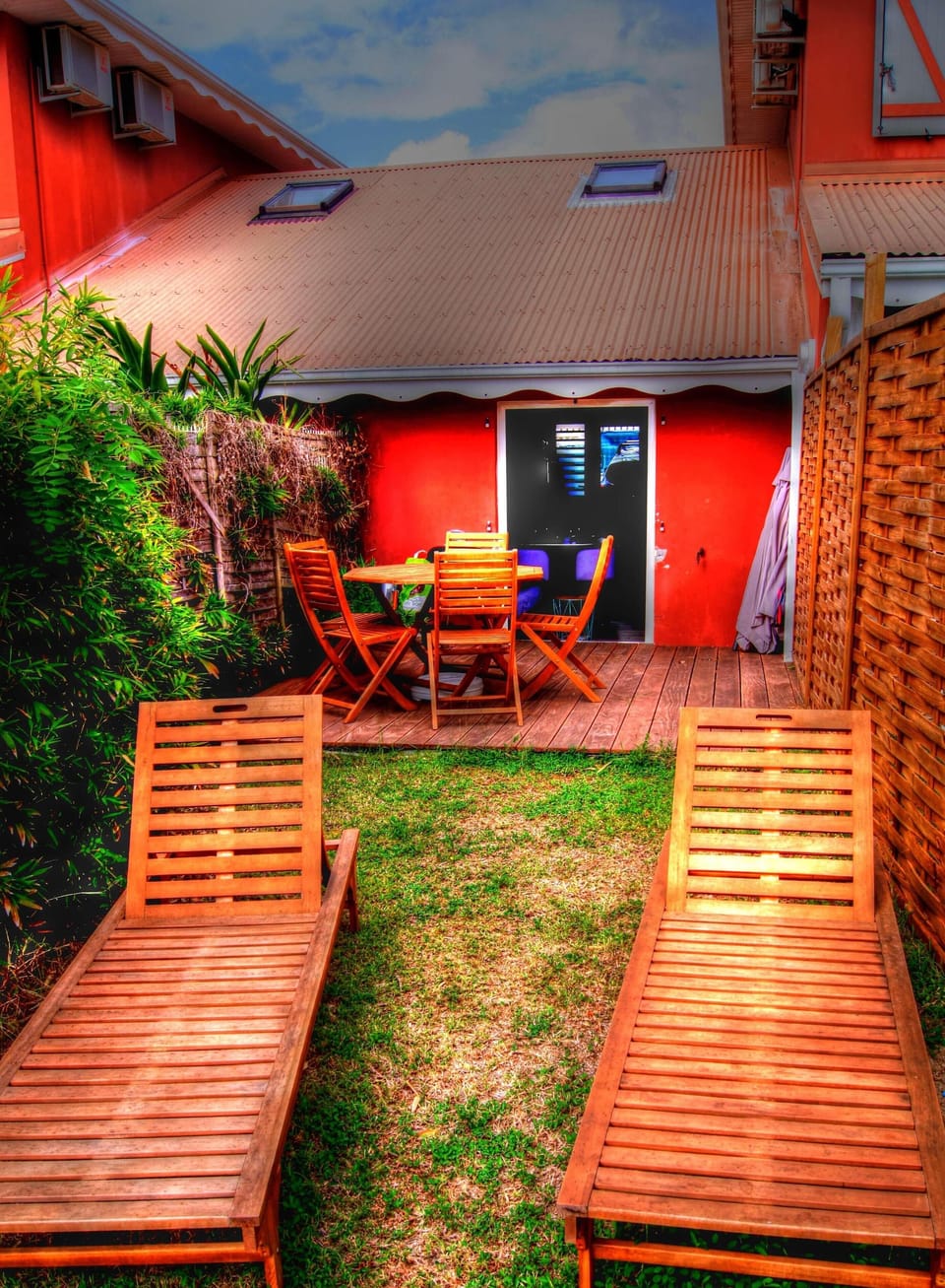 Outdoor dining