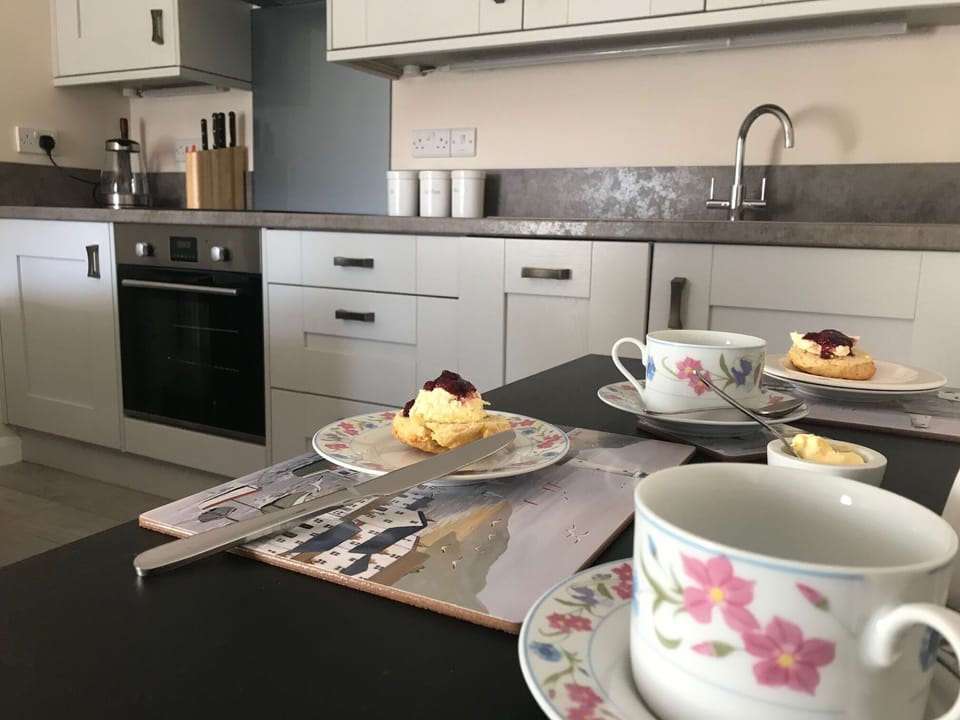The Snug Kitchenette & dining area.