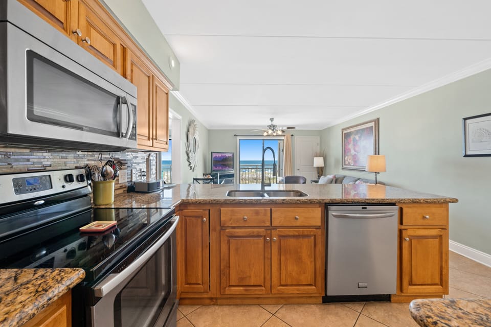 View of the Gulf while you prepare meals! 