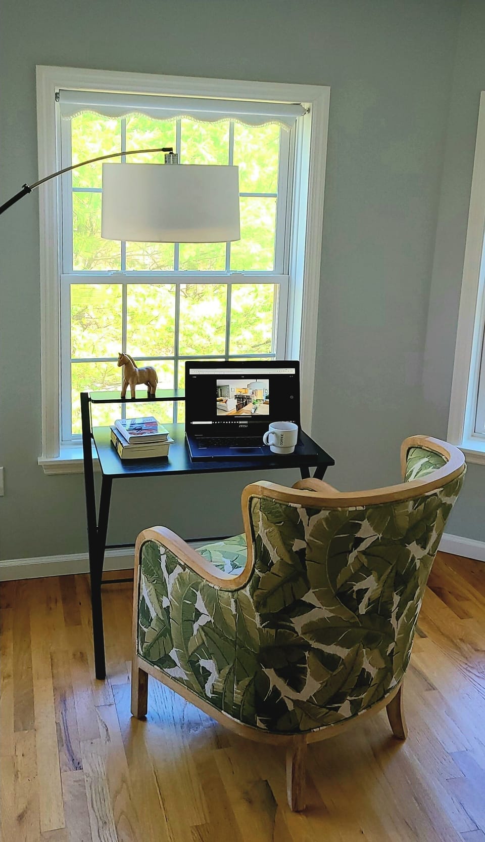 2 foldable workstations are available to those who have to work remotely