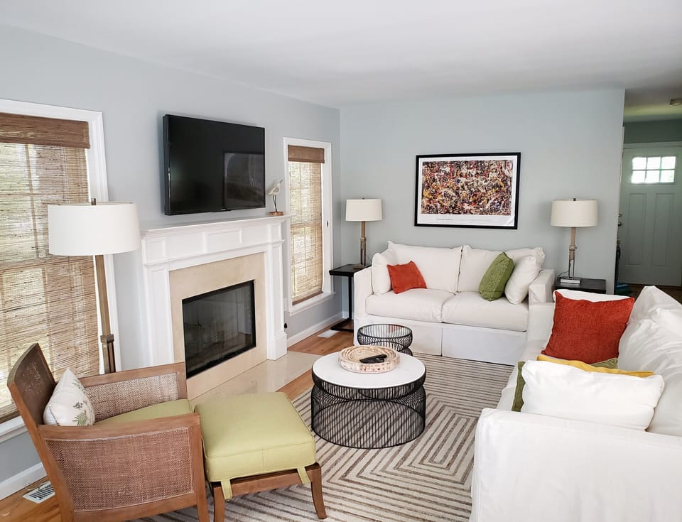 TV/Sitting Area
