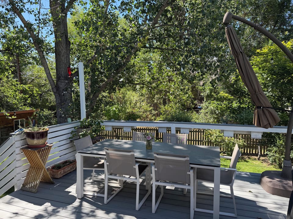 Outdoor dining area off the living/ dining room