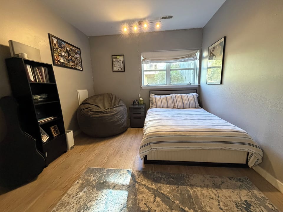 2nd downstairs bedroom with a full bed