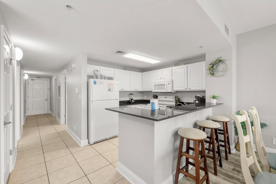 Kitchen with Breakfast Bar