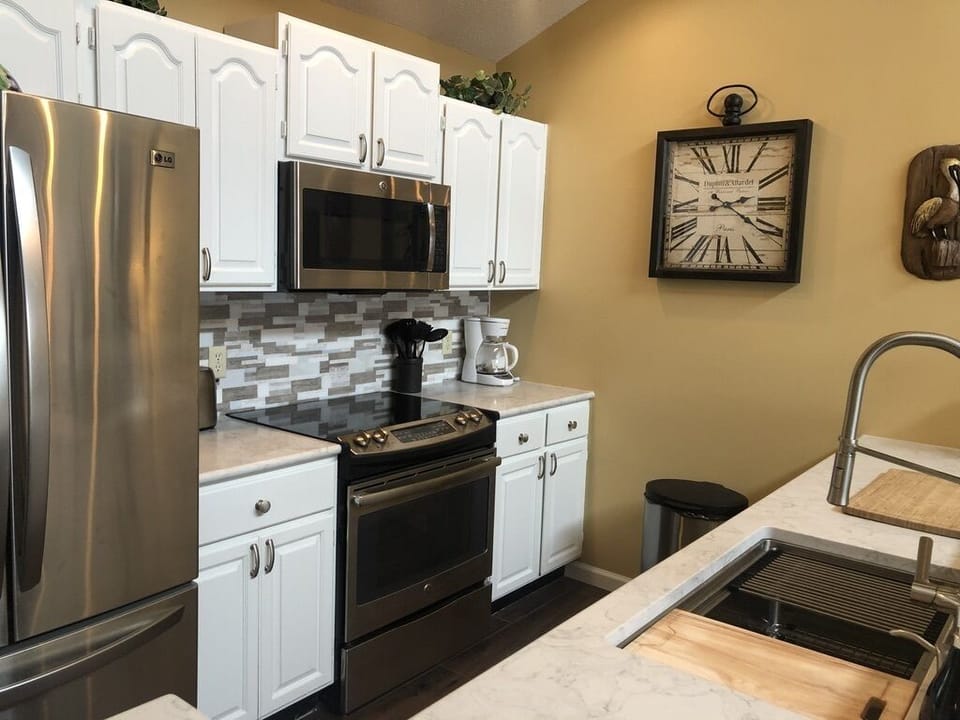 Newly remodeled kitchen with quartz countertops
