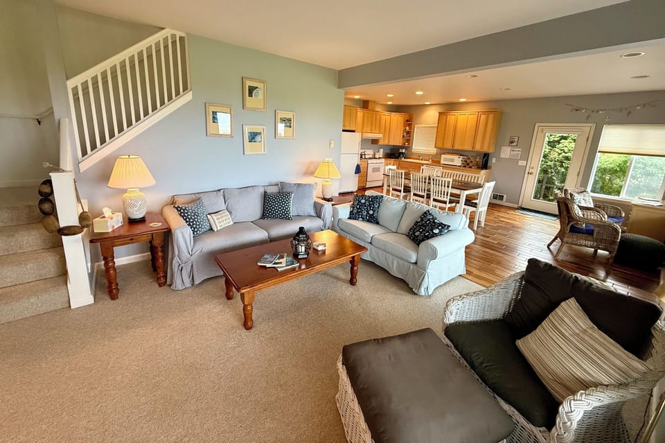 Open floor plan, so everyone can be together!