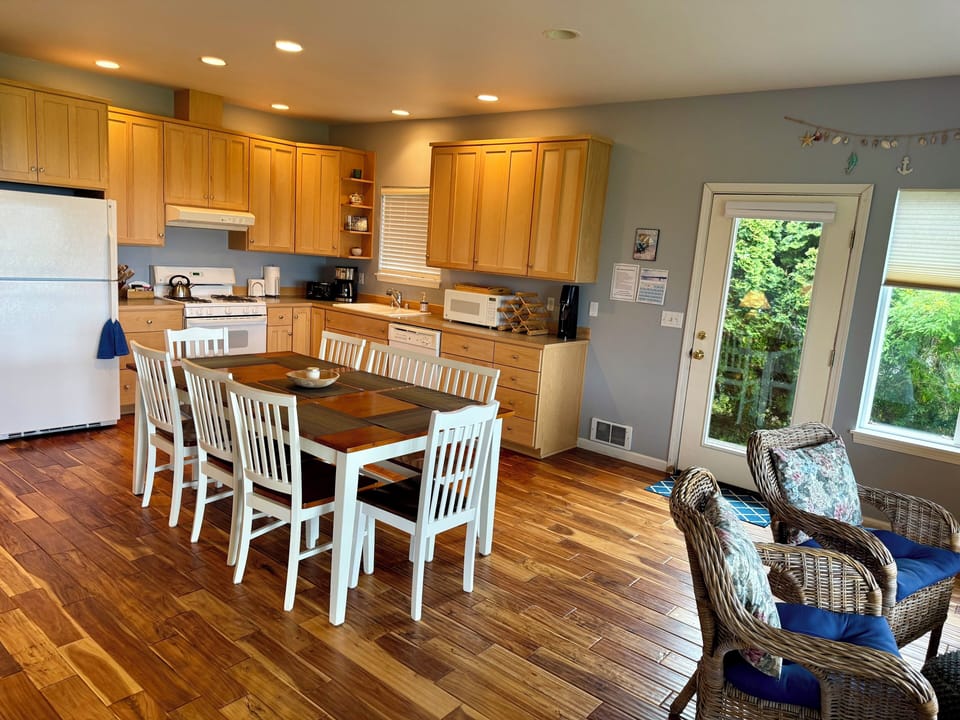 Dining area with seating for eight!