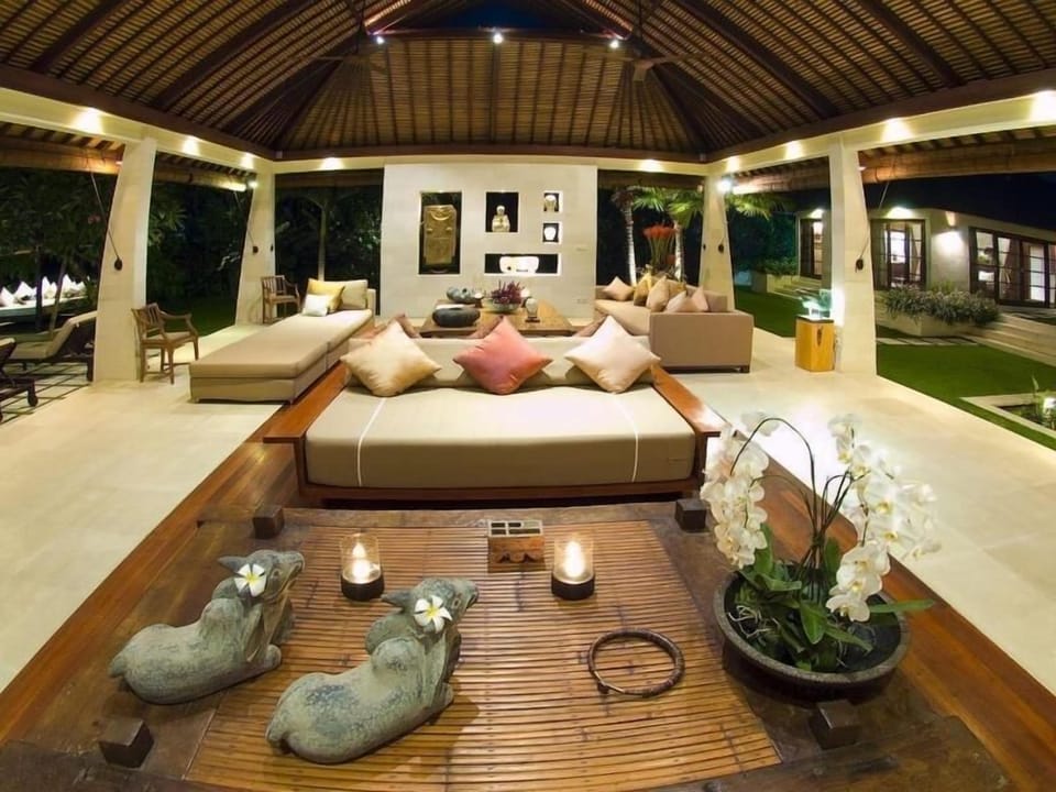 One Big Space Bedroom Private Villa 