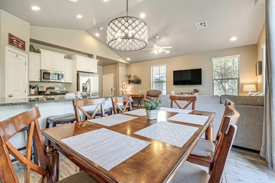 Dining Area | Dishware & Flatware Provided