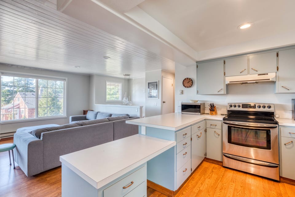 Laneda Lodge Kitchen with Living Room Back