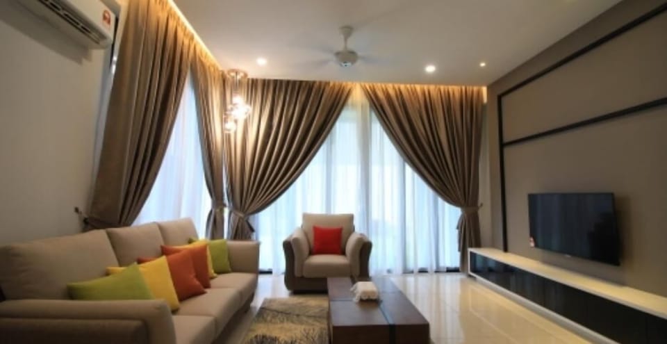 #4 Tropical Evilla Executive Suite