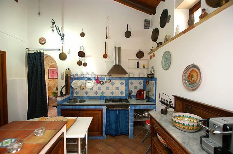 The brick-work kitchenette is at your disposal. 
