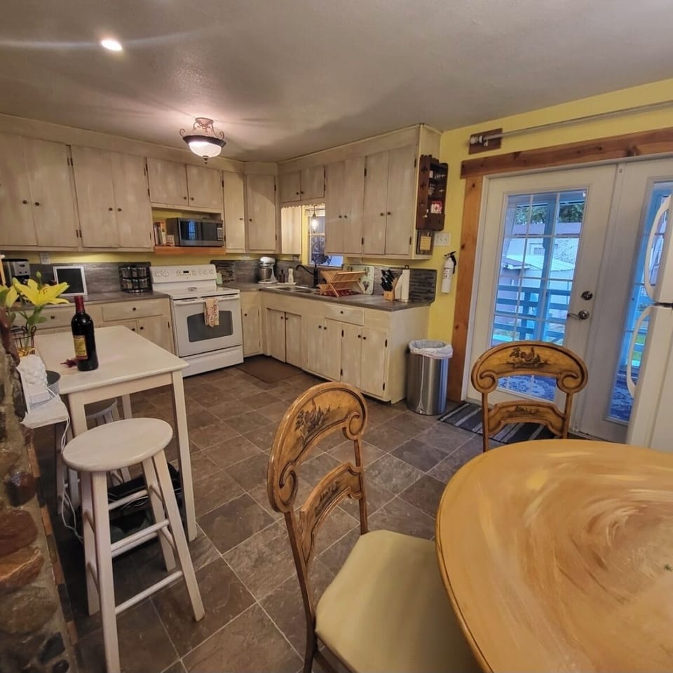 Kitchen and dining 