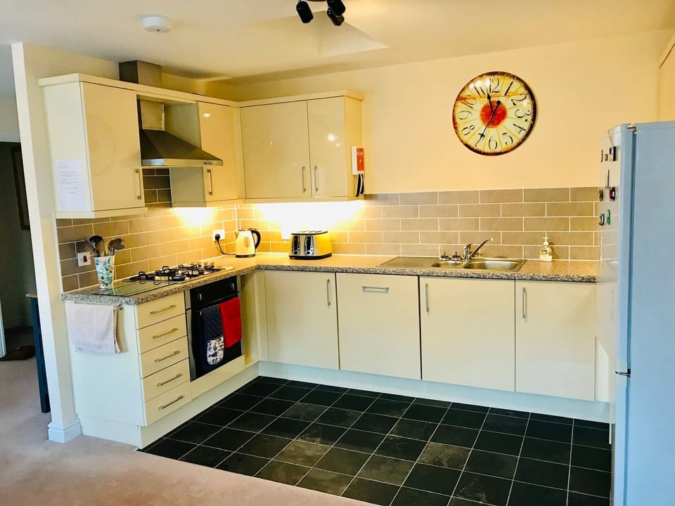 Full fridge freezer, dishwasher, microwave,  etc.