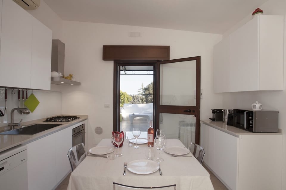 Kitchen with access to the large terrace