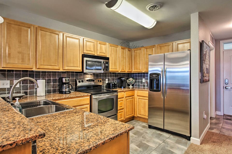 Fully Equipped Kitchen | Keurig & Drip Coffee Makers | Toaster