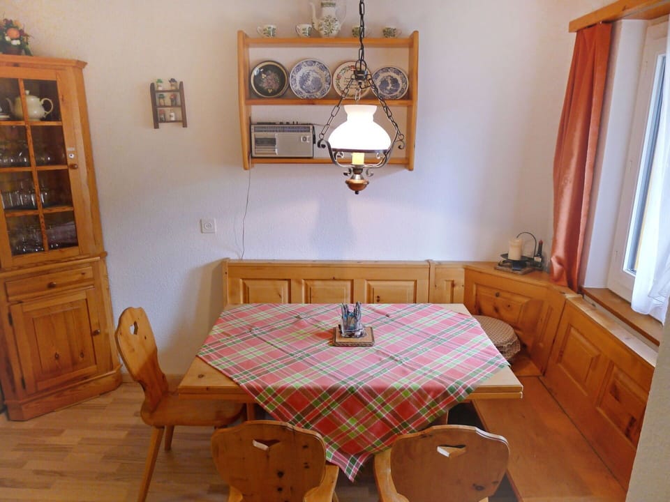 Room, Furniture, Property, Dining Room, Table, Interior Design, Floor, Building, House, Hardwood