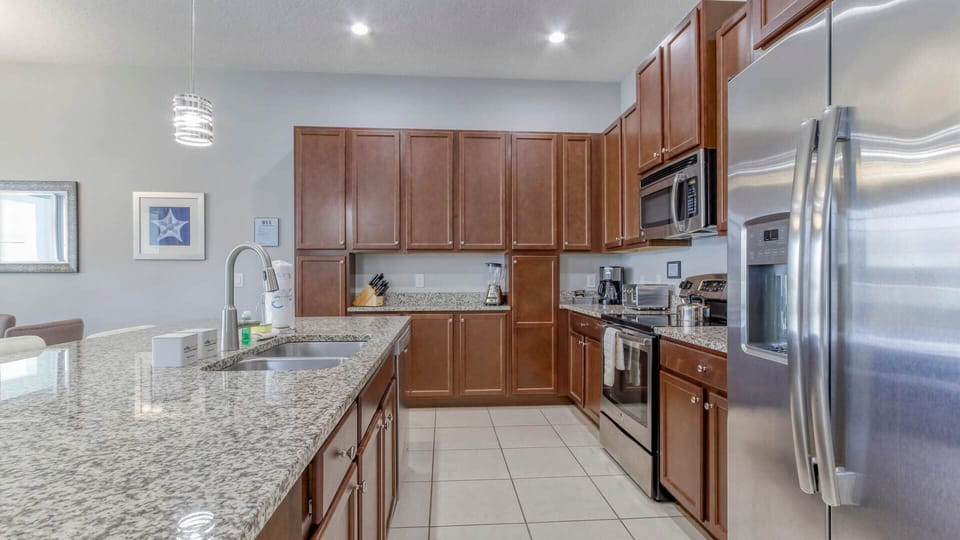 Modern Luxury: Granite Counters, Stainless Appliances.