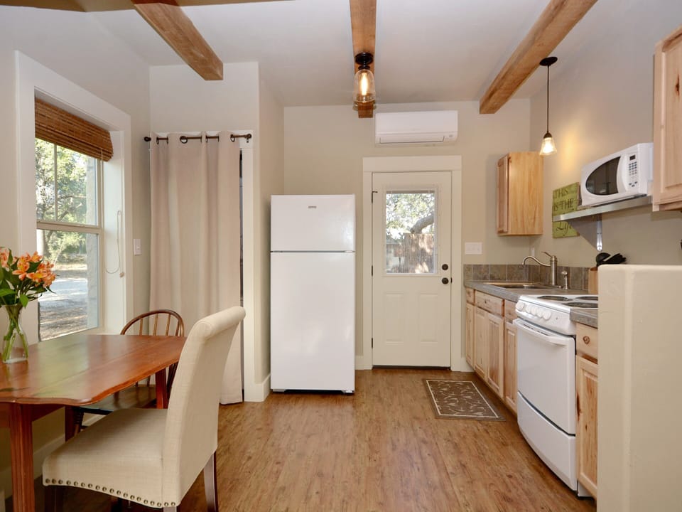 Eat in kitchen