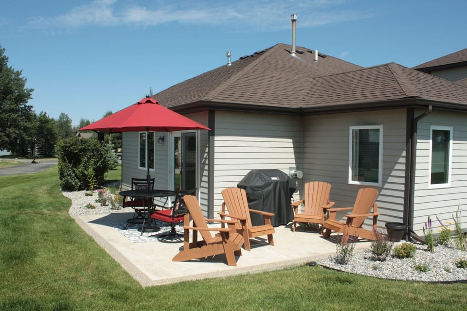 Patio - Enjoy a nice BBQ on the back patio.