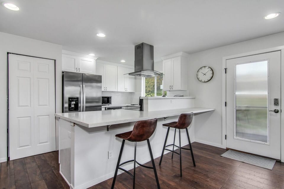 all New Stainless steel appliances, open concept with hood vent for cooking