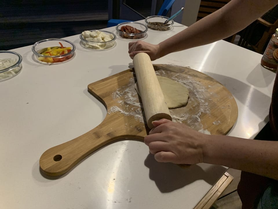 Rolling pizza prep station