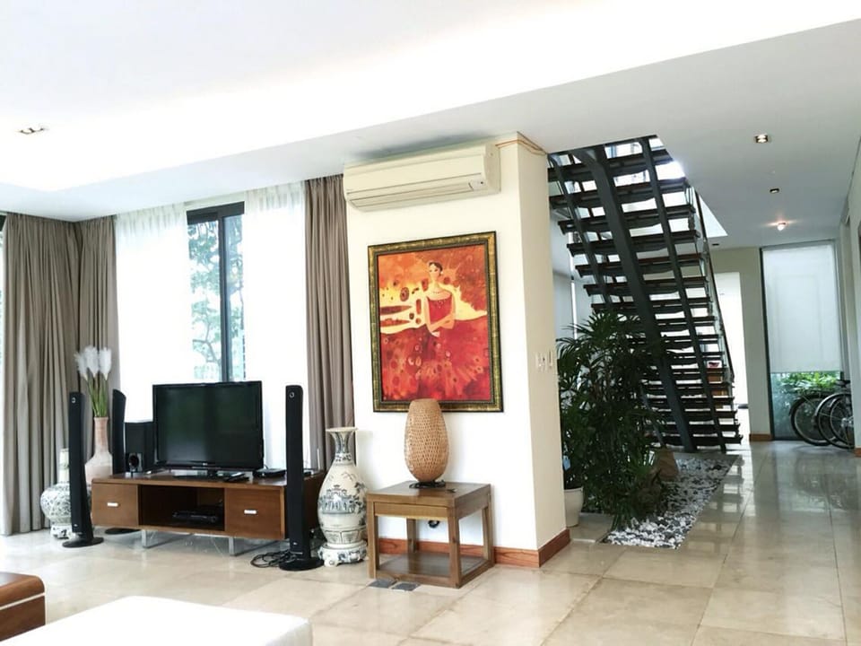 Sunny Spacious Villa in Ocean villa