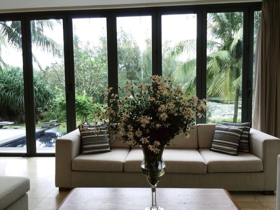 Sunny Spacious Villa in Ocean villa