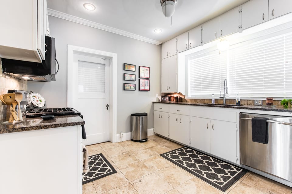 The Roux House Offers Luxury Comfort & Location in the Heart of Dallas!