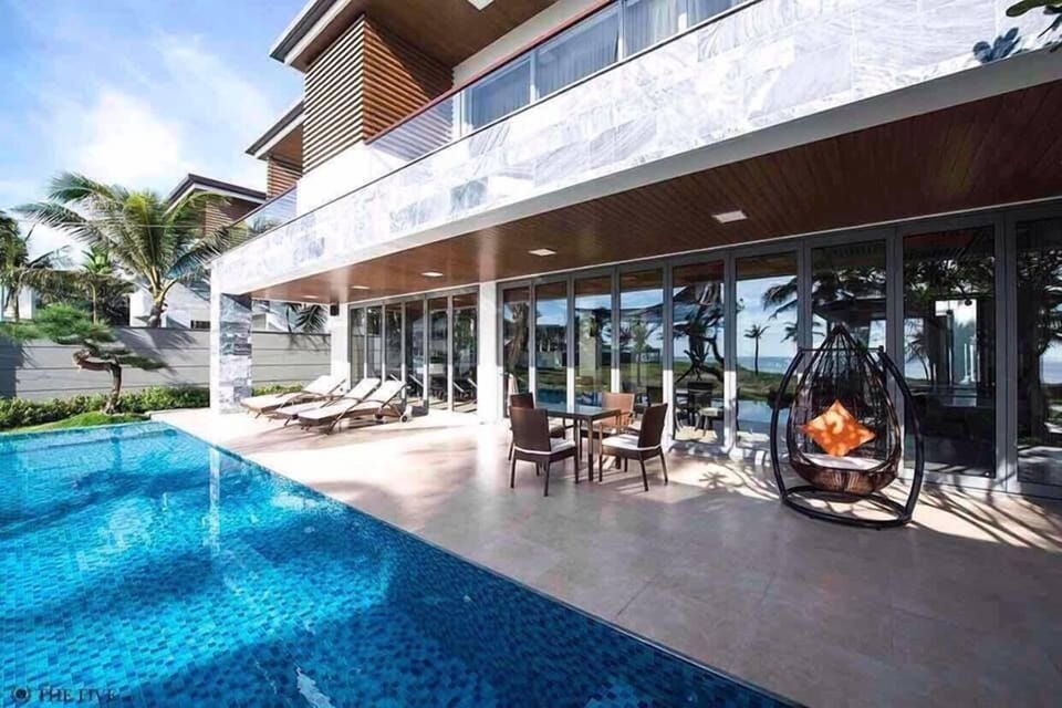V8A-Luxury Villa/8BR for your holiday