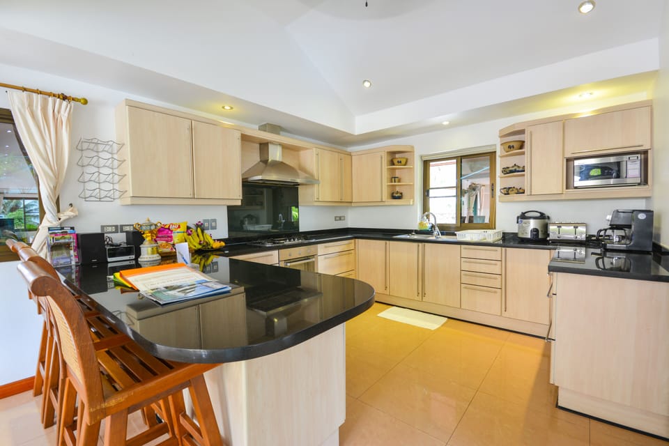 Luxury 4 Bed Pool Villa with Chef