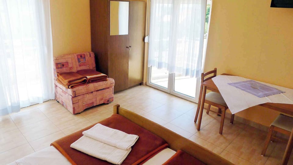 living/bedroom