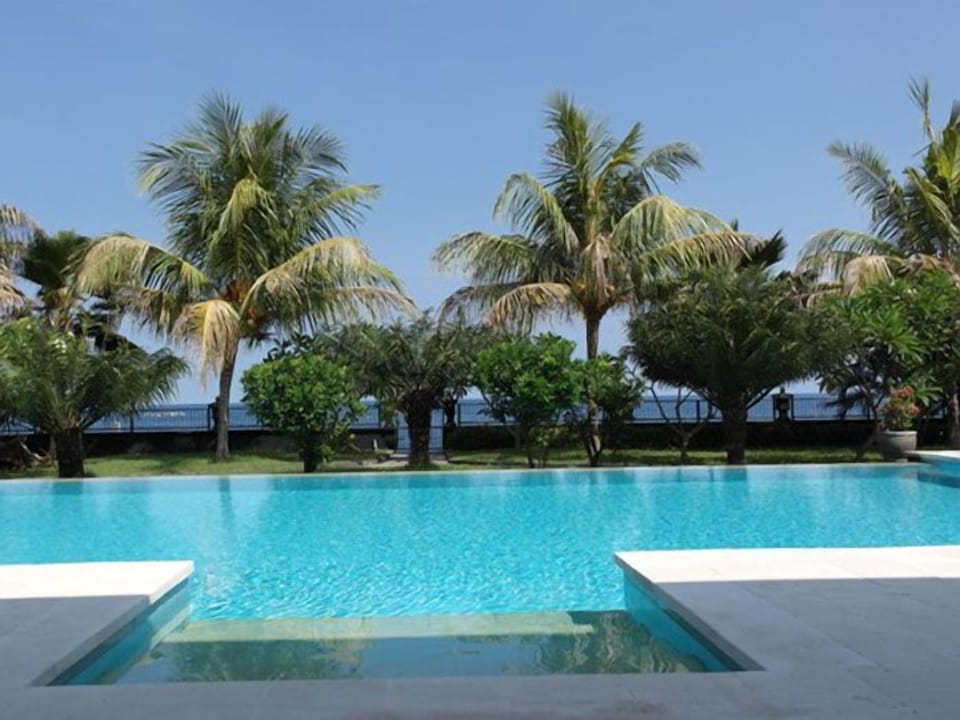 Bali beachfront Villa Cymopoleia