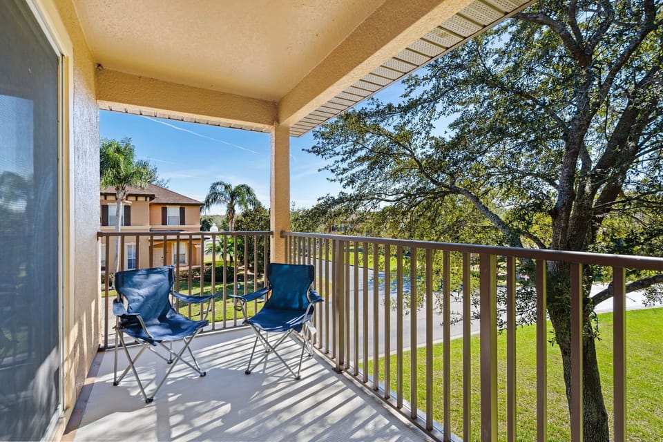 King suite bedroom balcony.