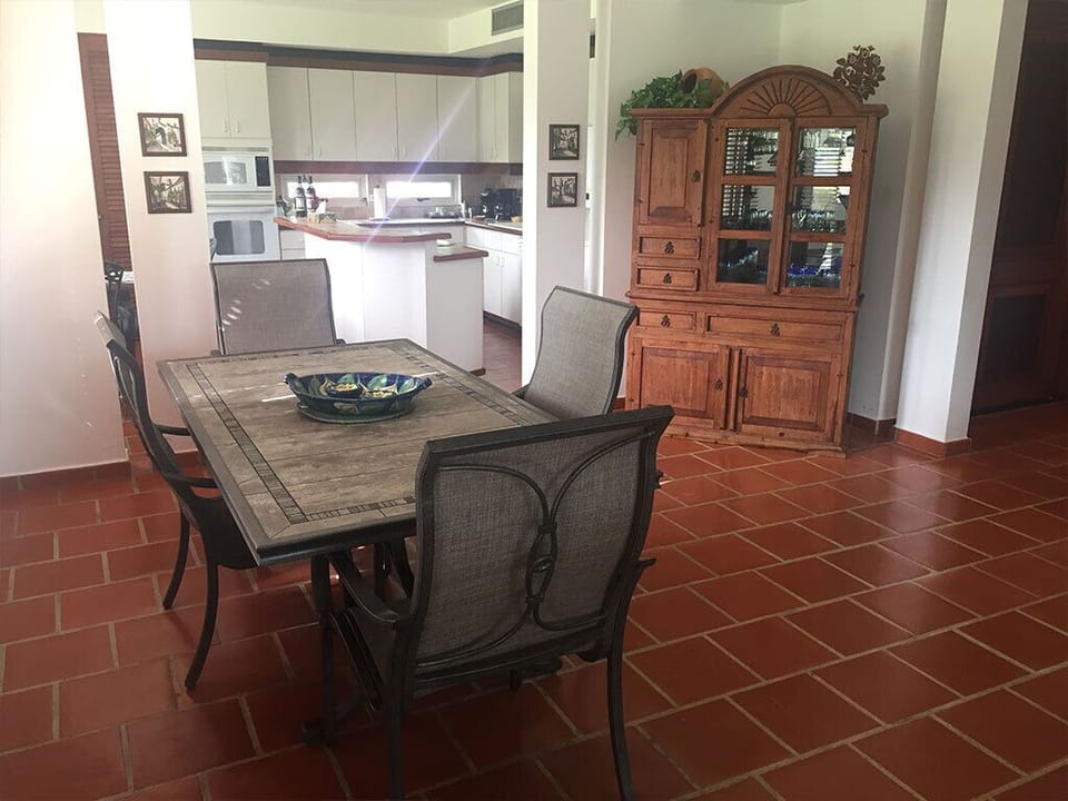 Spacious dining table